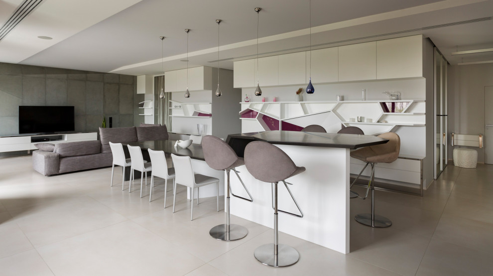 On the verge of illusion