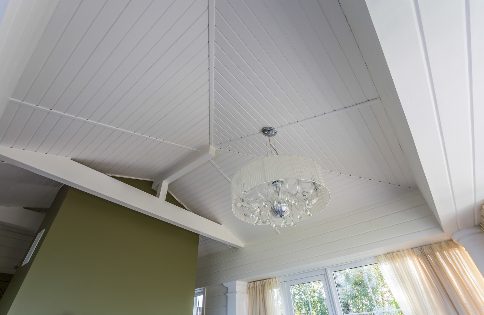 Беседка у моря