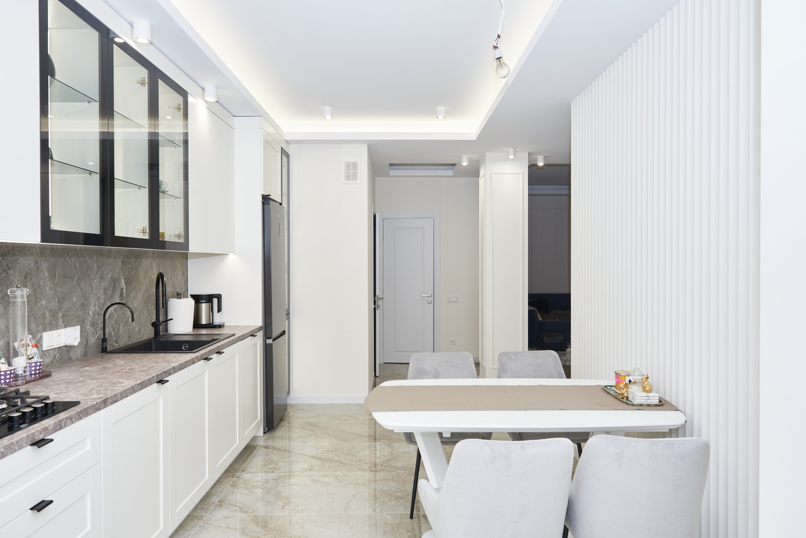 Обложка проекта: Косметический ремонт в 2хкомнатной квартире в светлых тонах