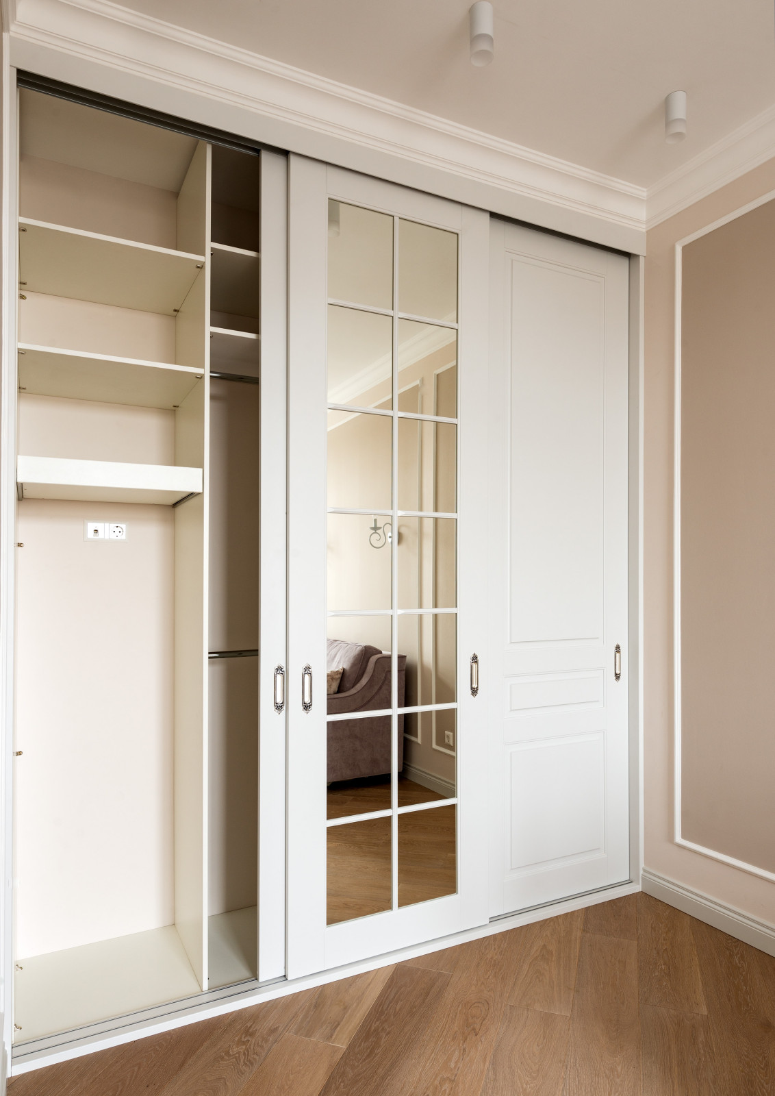 Шкафы и тумбы