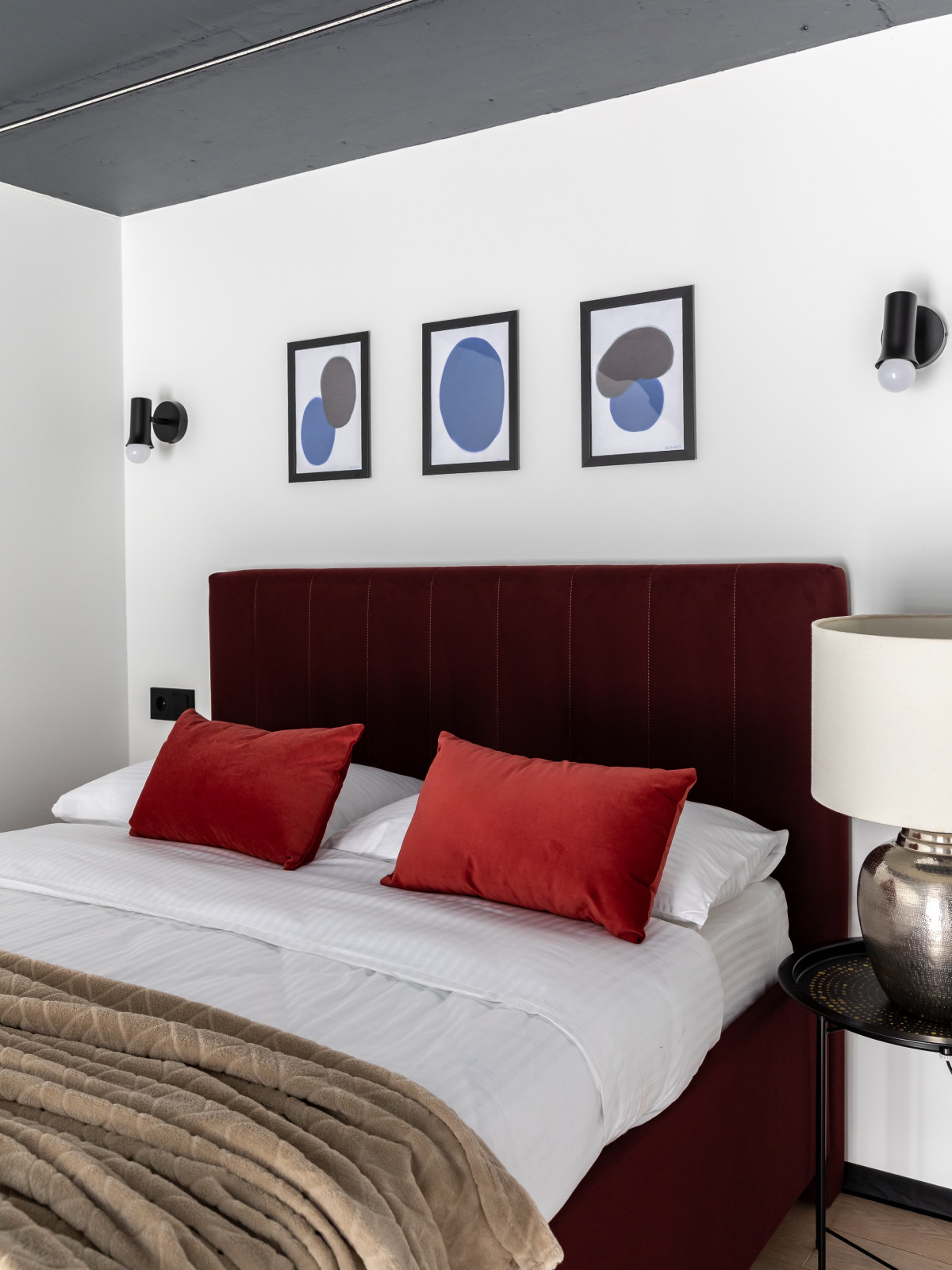 Обложка проекта: 2хуровневая студия (сдача в аренду)