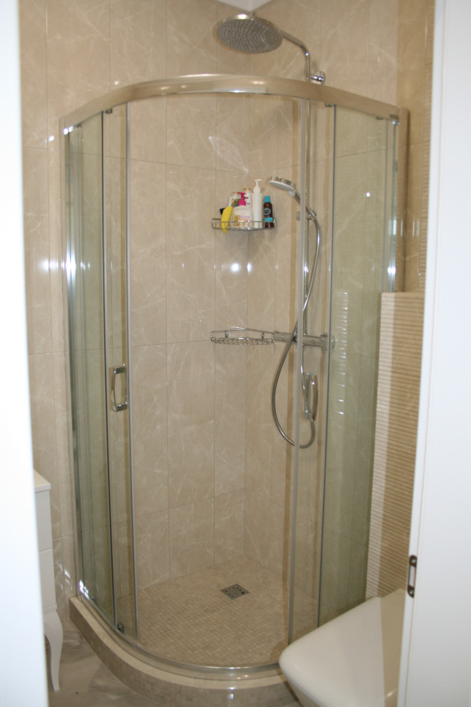 Белая неоклассика с оттенком морской волны