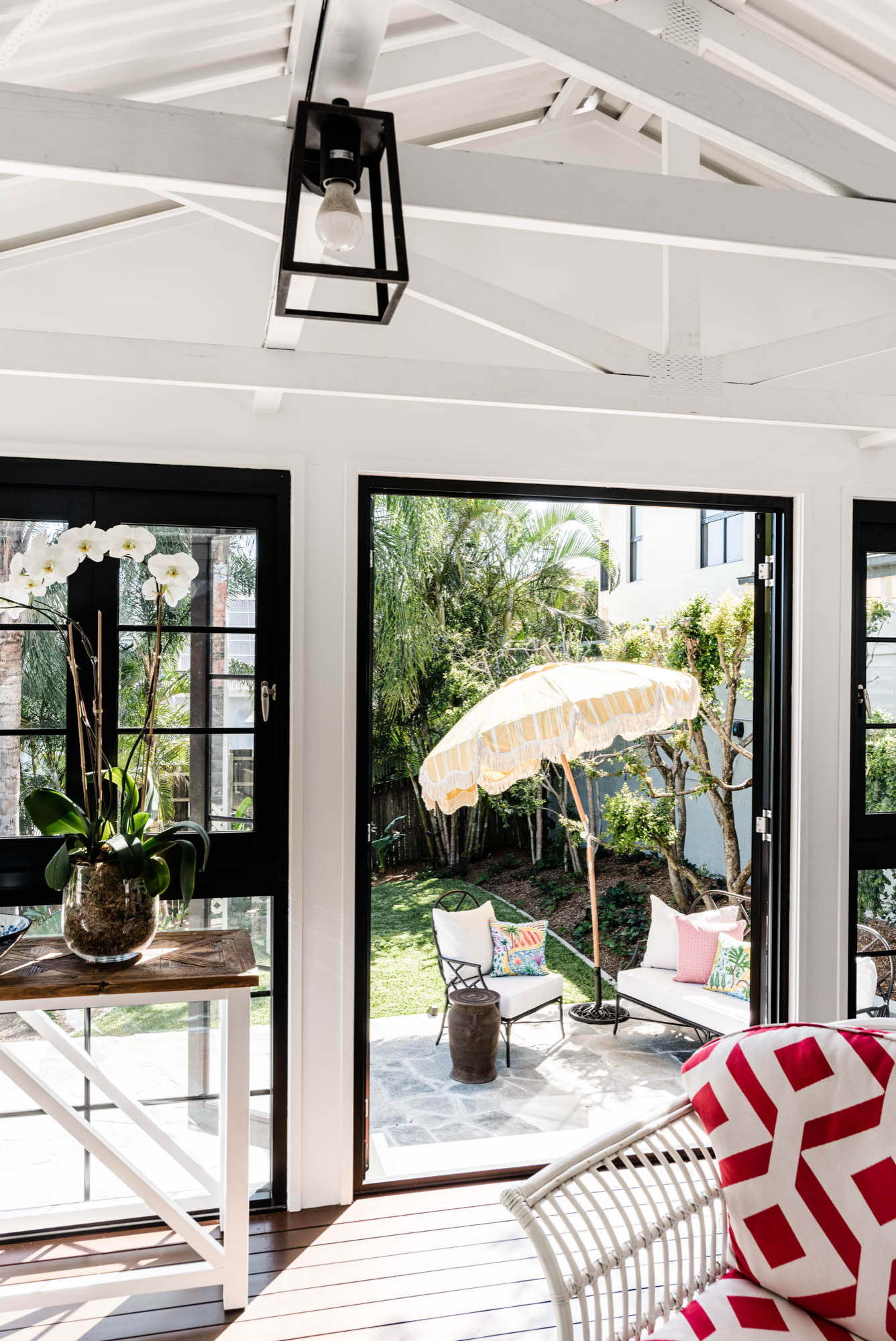 До и после: Застекленная веранда из открытой террасы