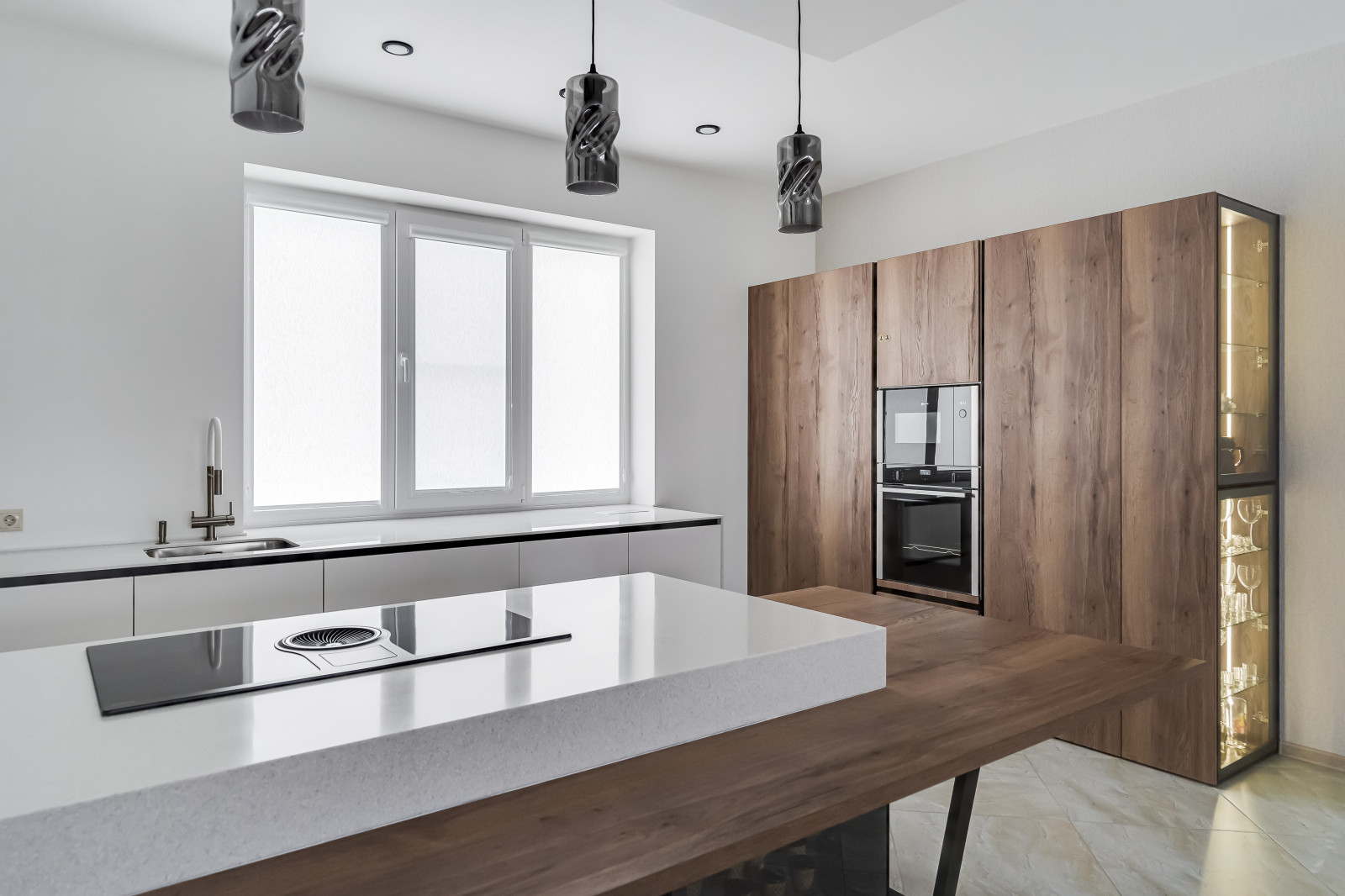 Кухня в современном стиле для загородного дома