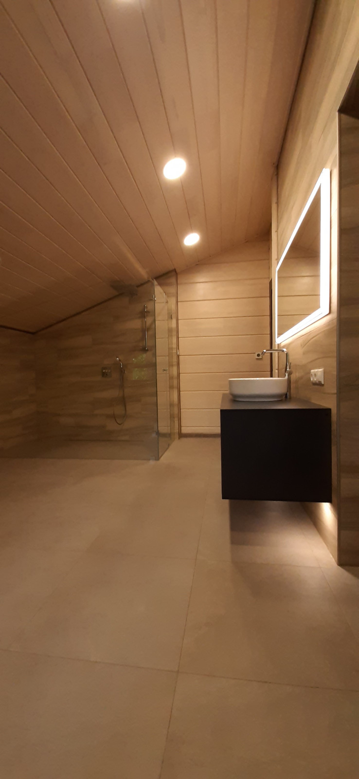 подвесные тумбы в ванной комнате