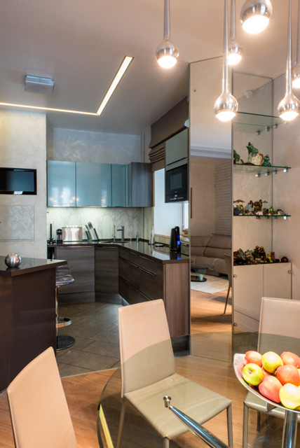 Серая зеркальная квартира