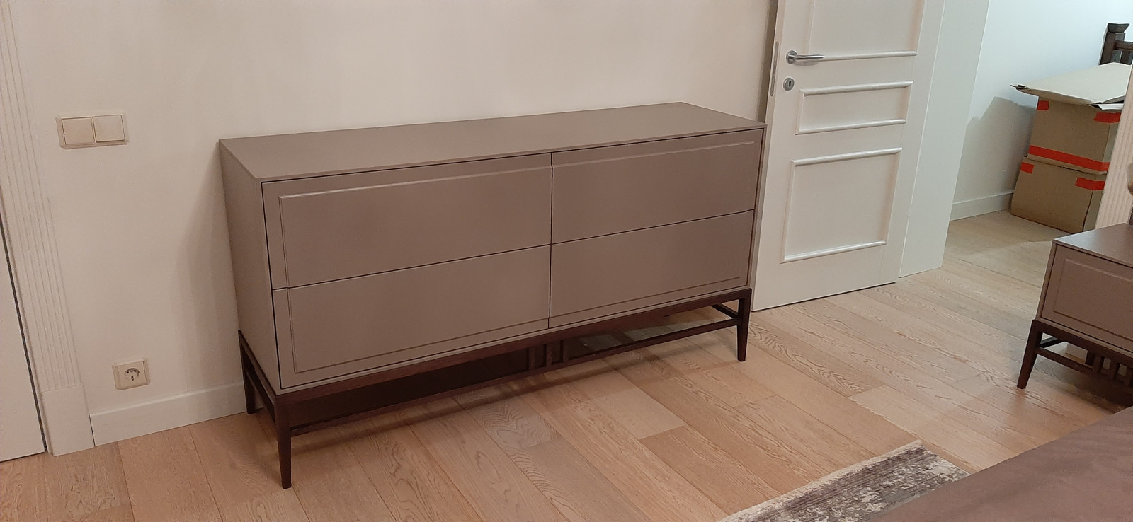 Обложка проекта: комод и две прикроватные тумбы