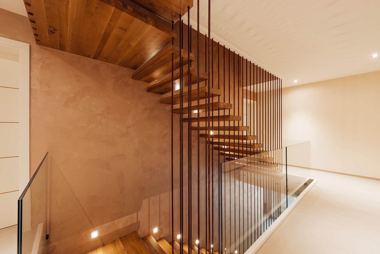 Консольная лестница с элементами ржавчины