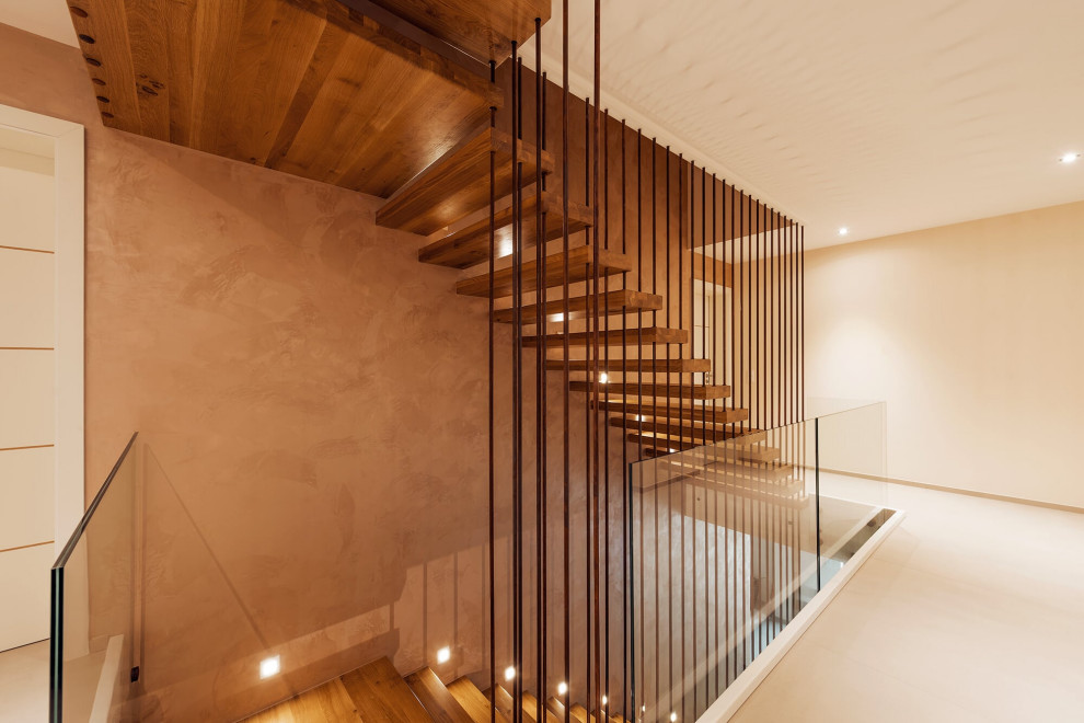 Консольная лестница с элементами ржавчины