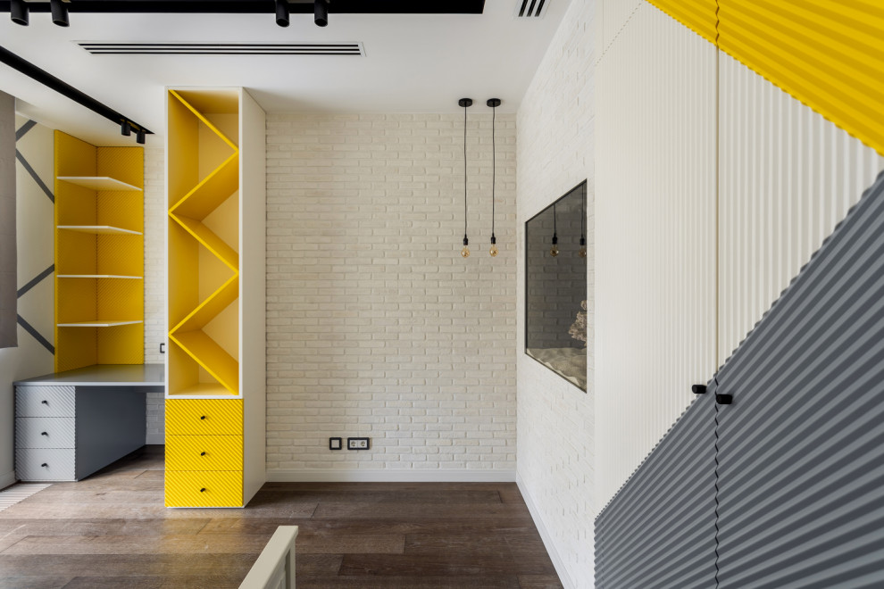 Проект с яркой детской комнатой