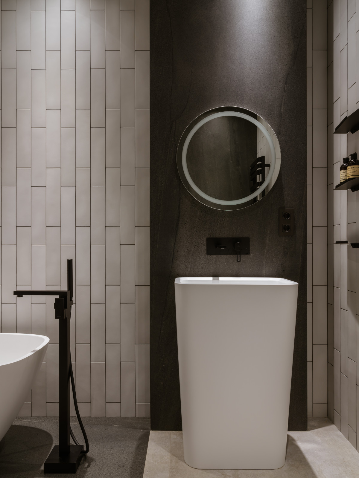 Обложка проекта: Дом с парящей лестницей