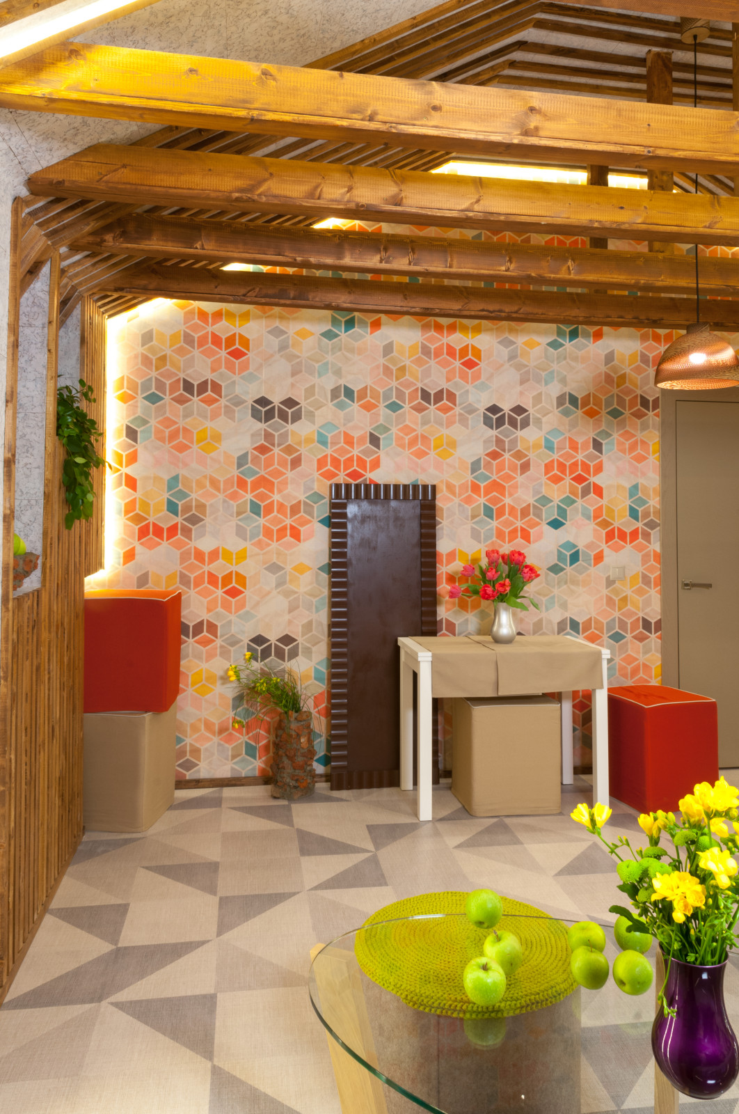 Яркие стены