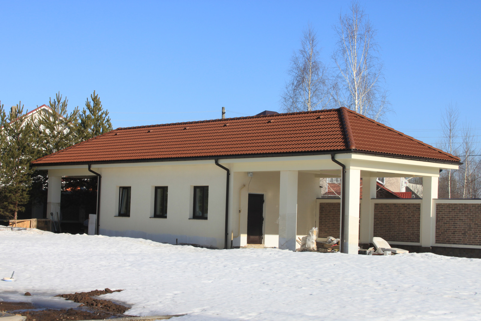 Хозблок с кровлей из черепицы Braas