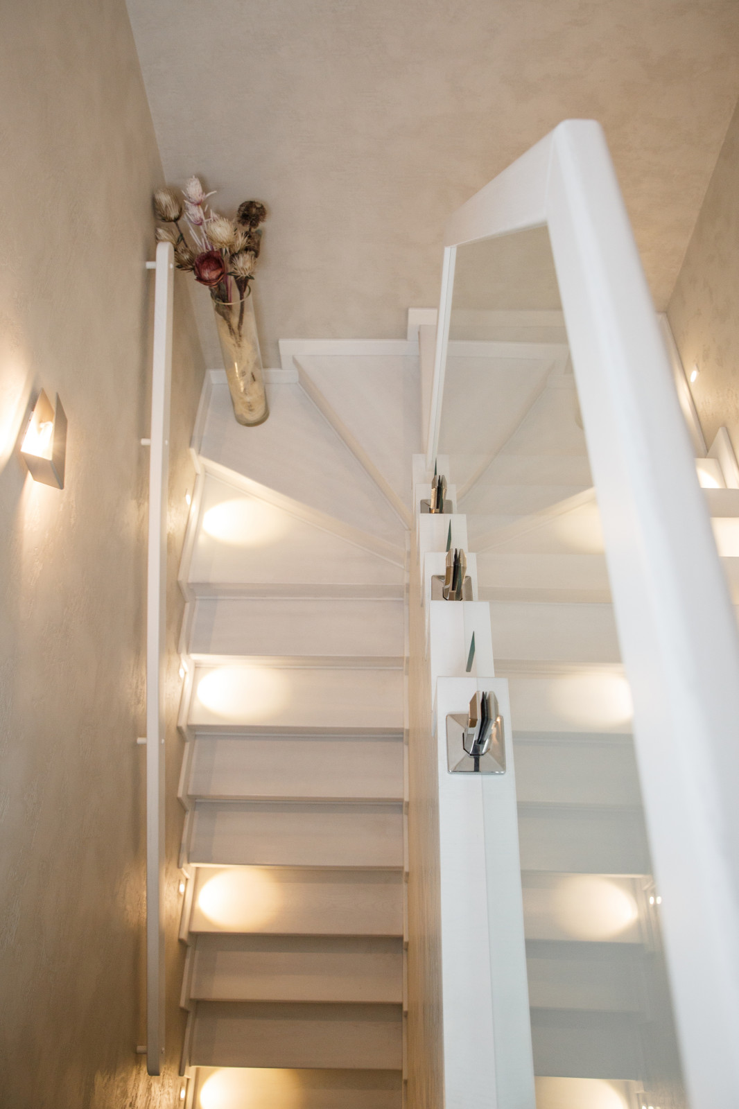 Двухэтажная квартира с мансардным потолком