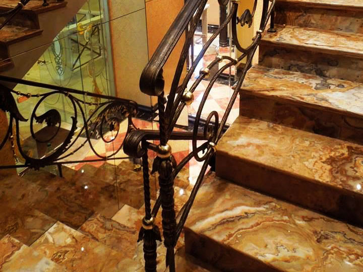 Кованные ограждения лестницы