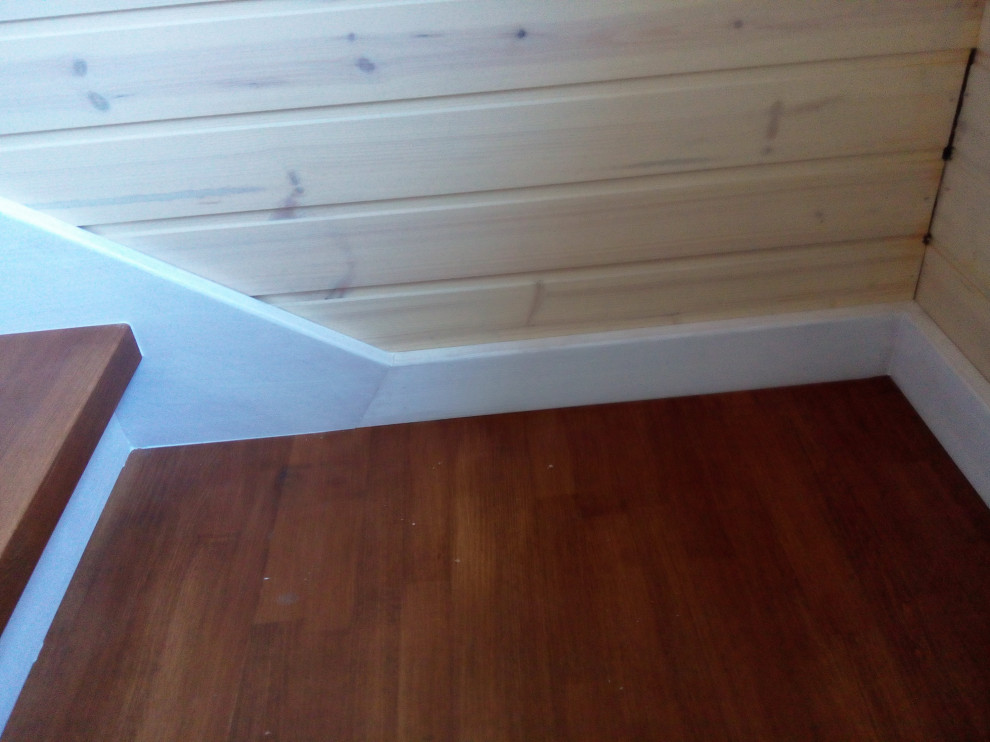 Лестница 2-х цветная с канелюрами