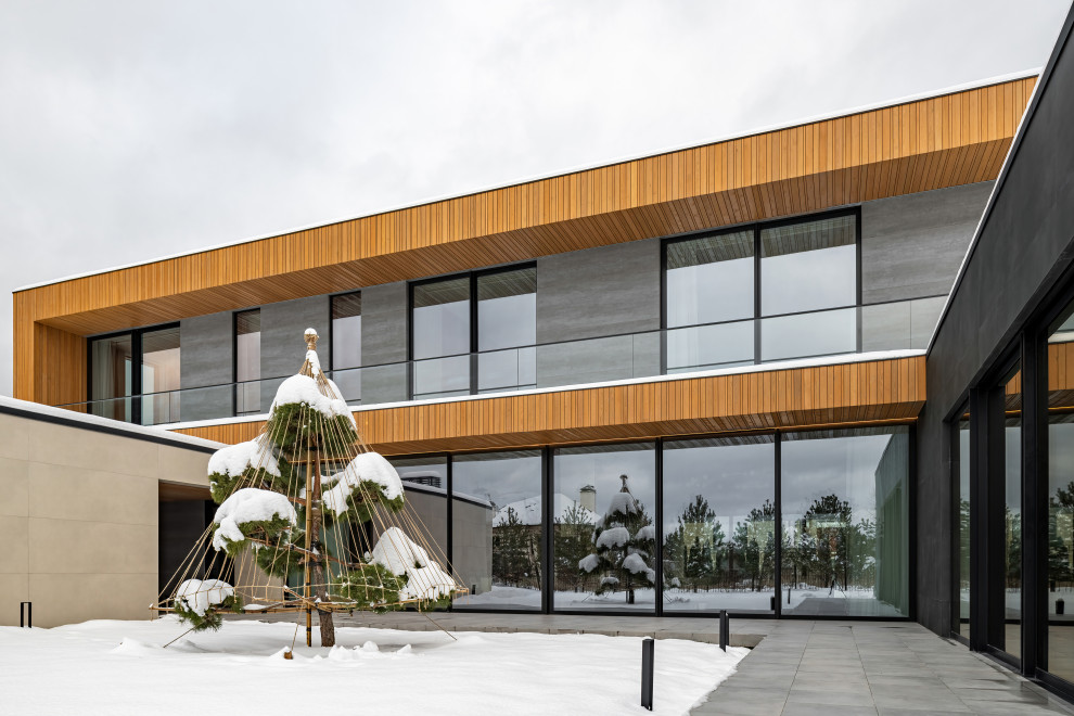 Двухэтажный загородный дом в современном стиле с глиняными акцентами