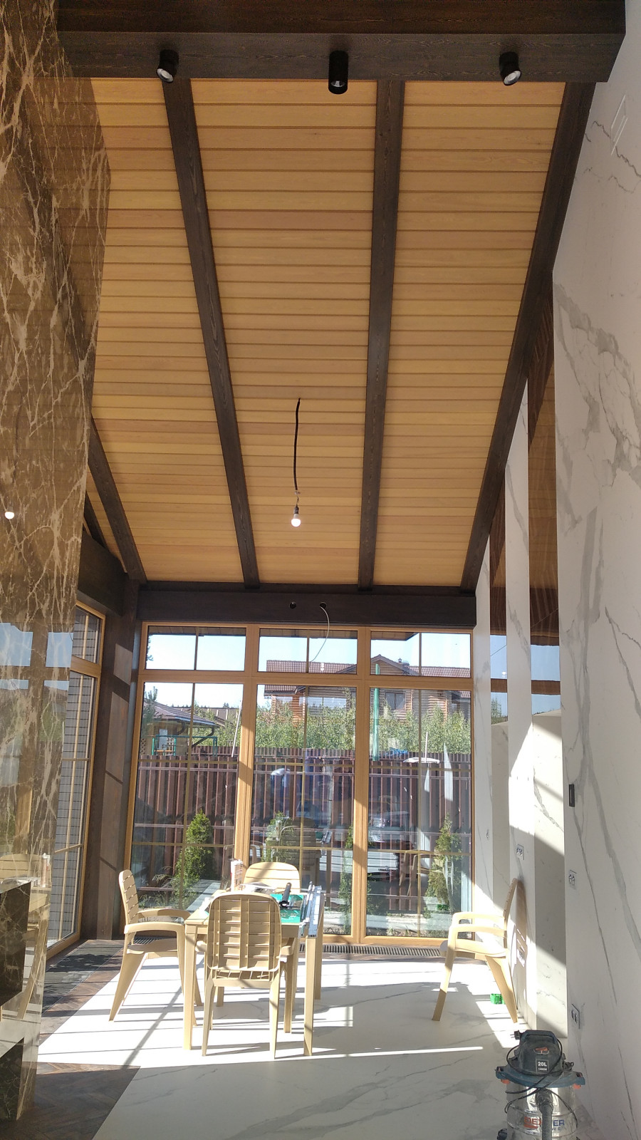 Отделка лиственницей загородного дома в КП «Можайское Море»