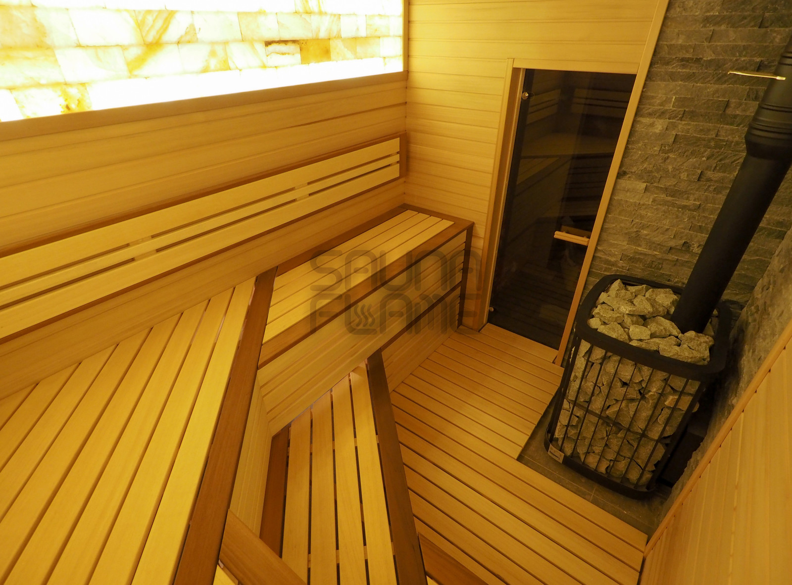 Сауна с соляным панно