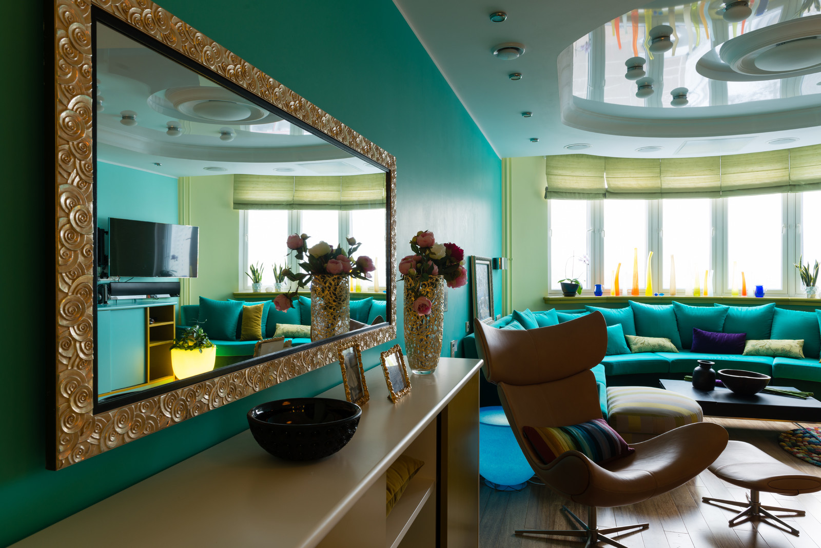 Зеркало в гостиной