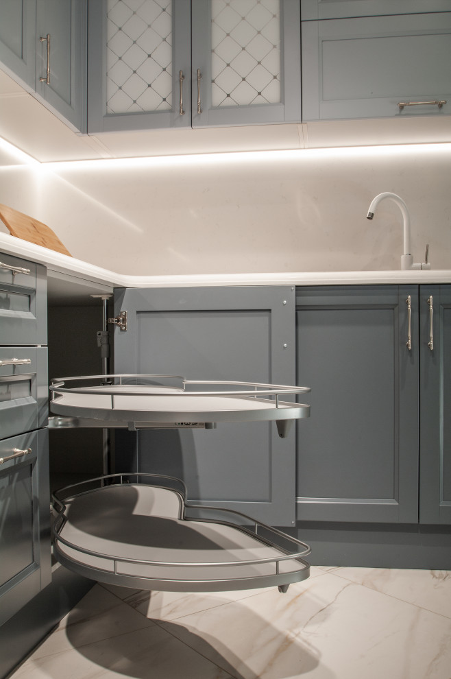 Серая кухня в классике