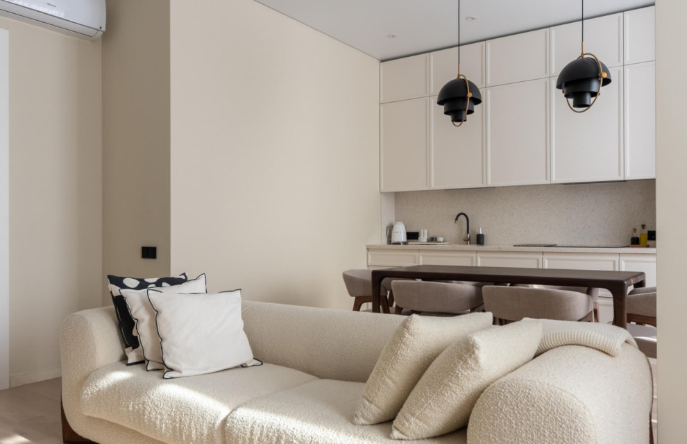 Кухня с гостиной в белом цвете