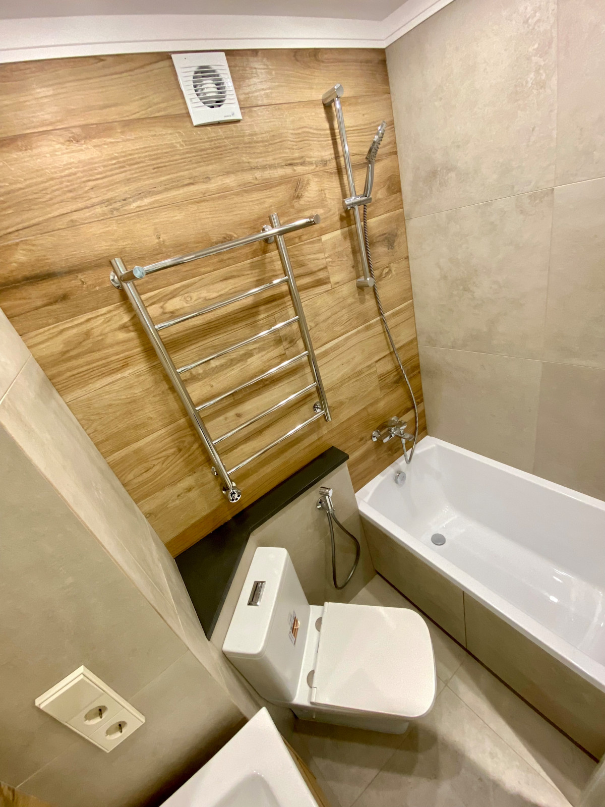 Обложка проекта: Очень маленькая ванная комната