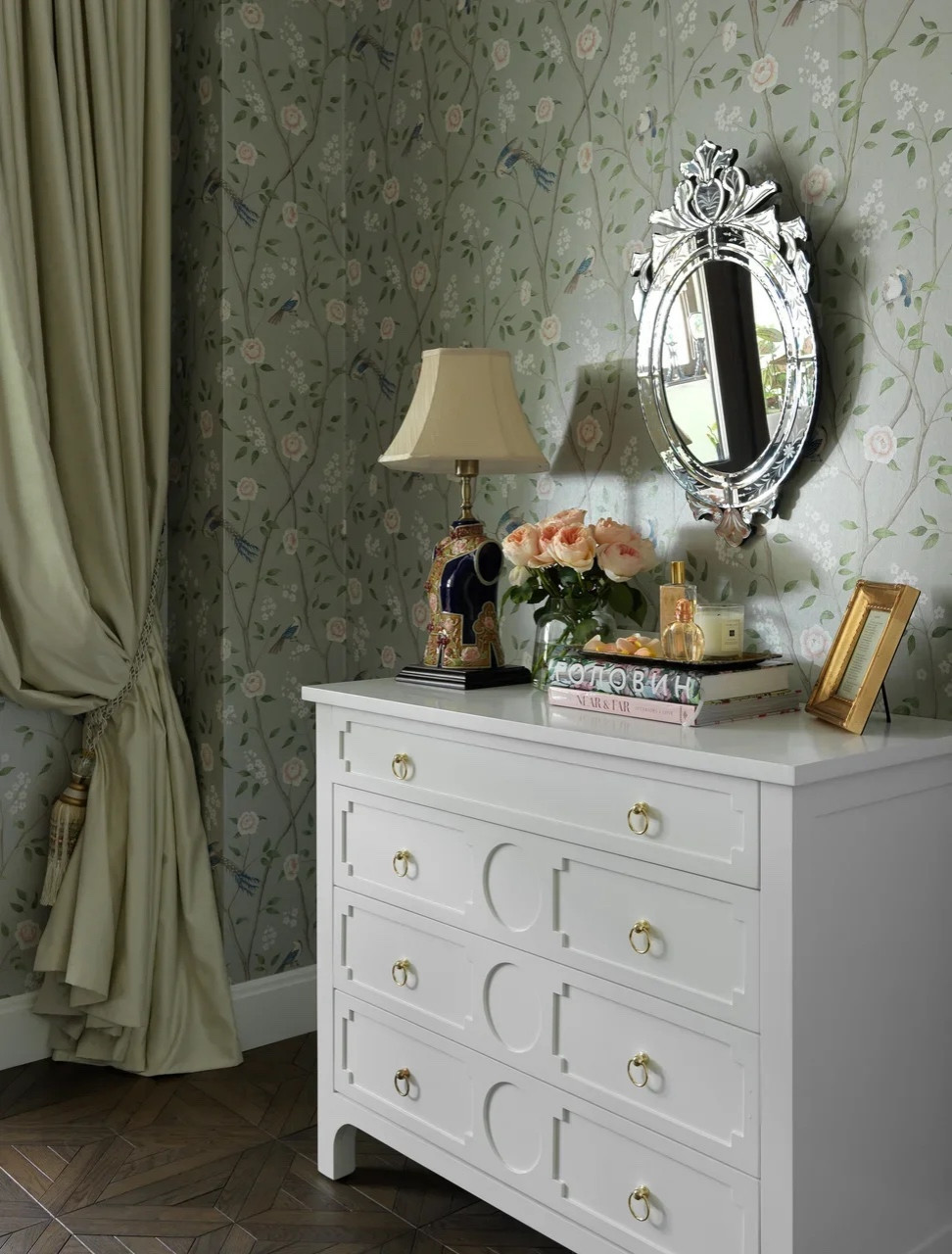 Houzz тур: Квартира с коллекцией китайских ваз и гравюр