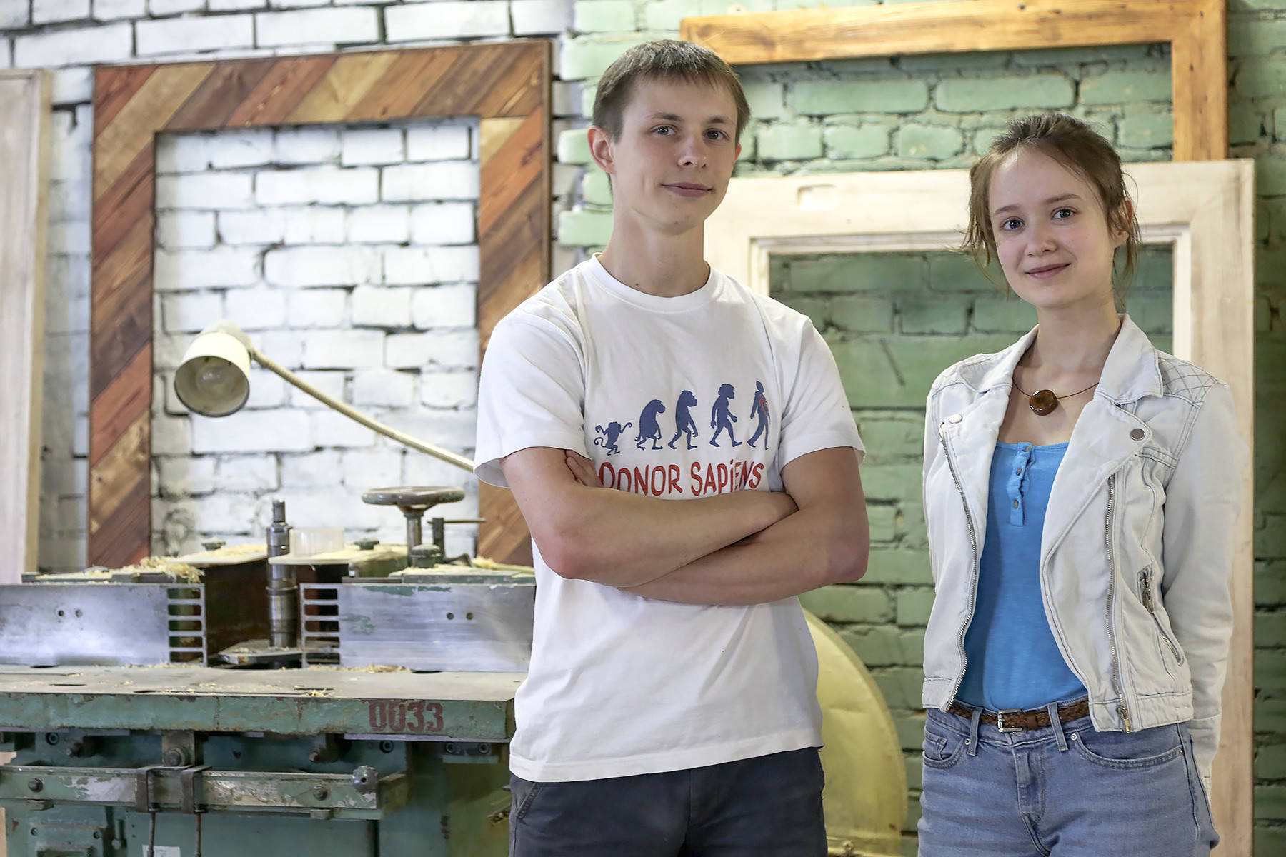 Портрет: Антон Коротков — кудесник зеркал и панно