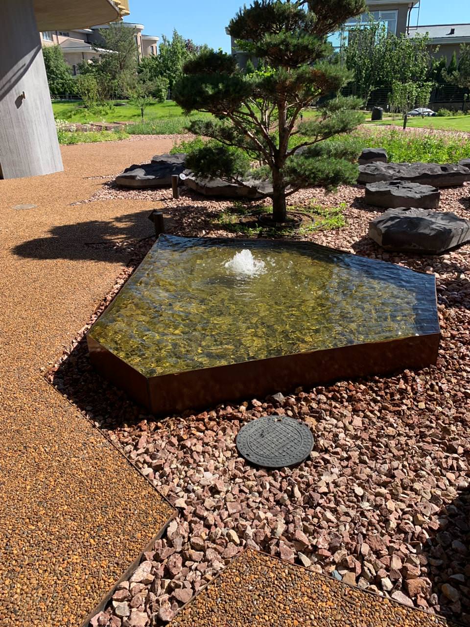 Фонтан с чашей из кортена