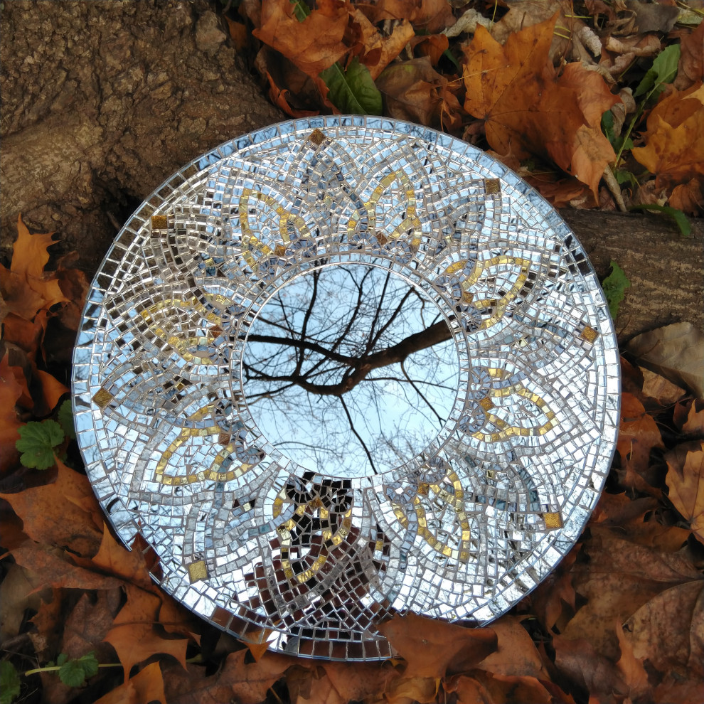 Круглое зеркало с мозаикой