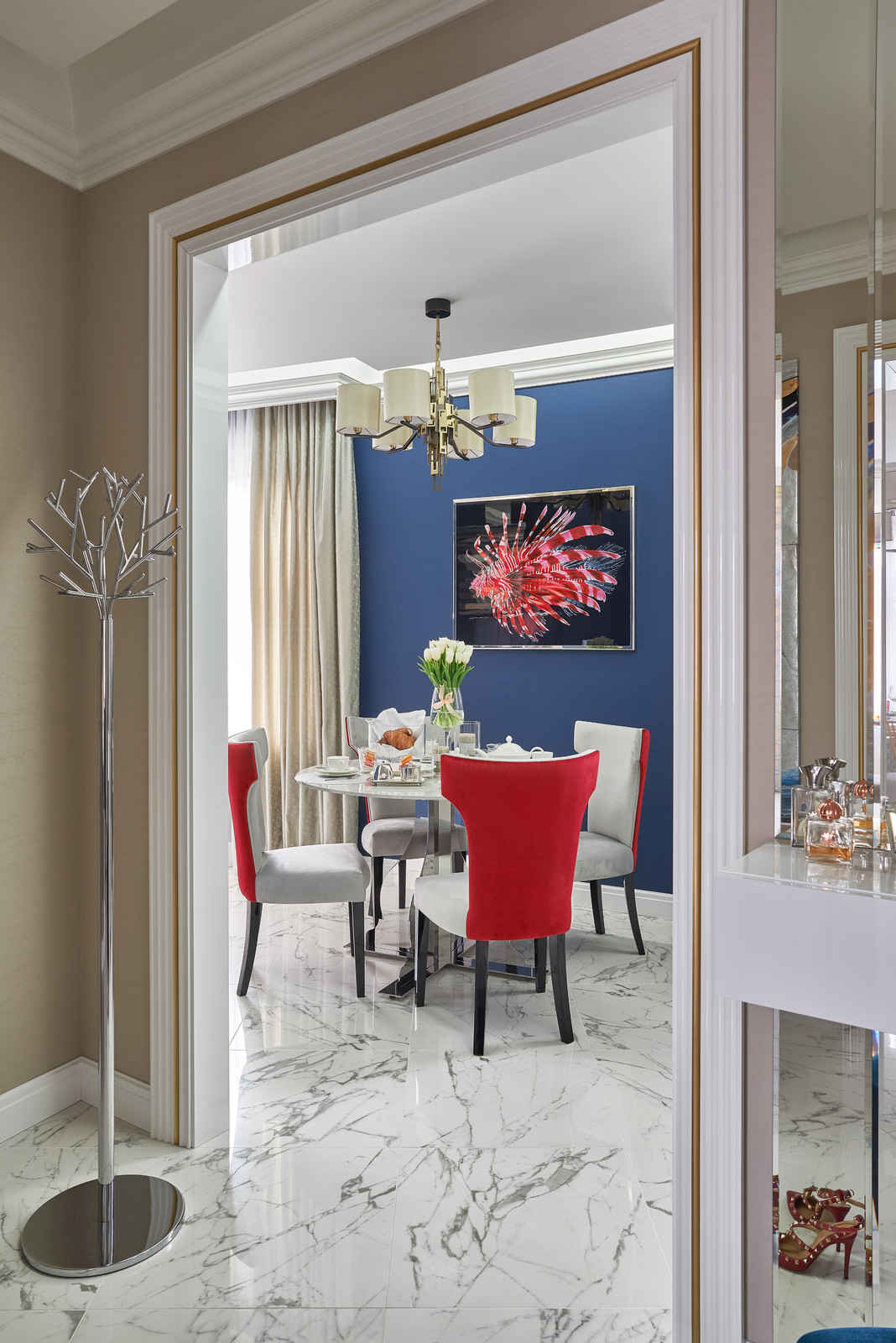 Яркий, роскошный, искрящийся.