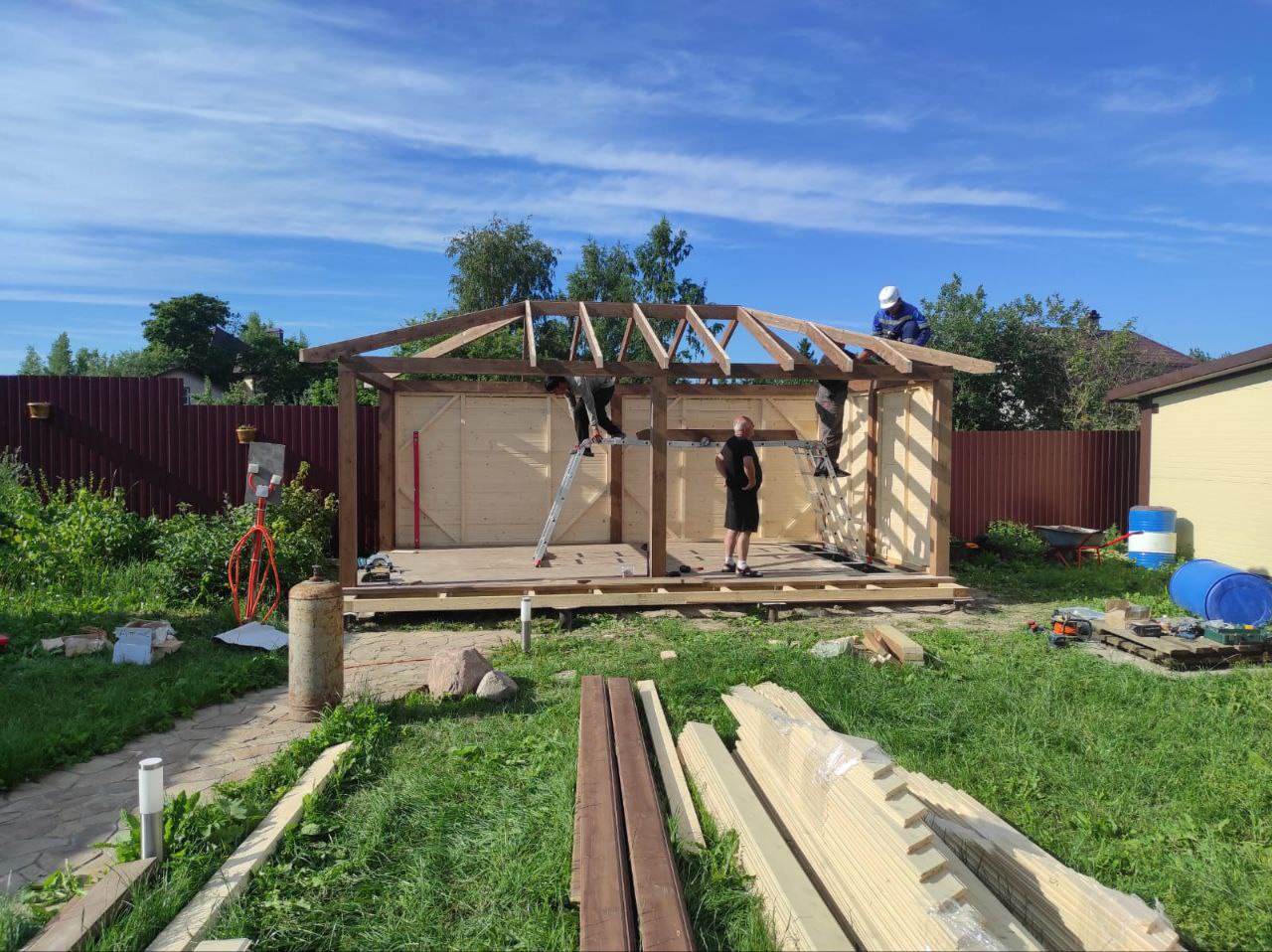 Остекленная беседка с модульным барбекю комплексом