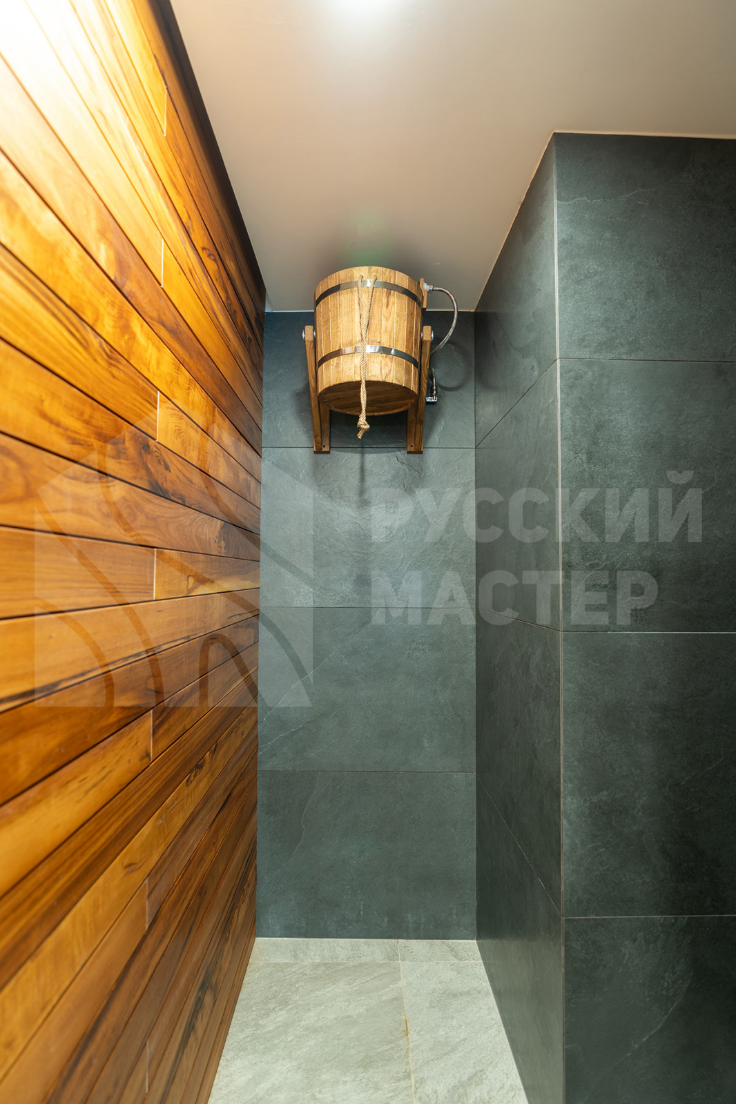 Сауна и бассейн из тигрового дерева и канадского кедра