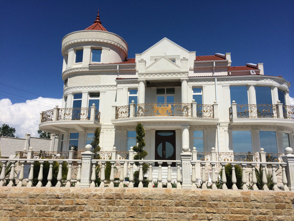 Коттедж облицованный натуральным дагестанским камнем