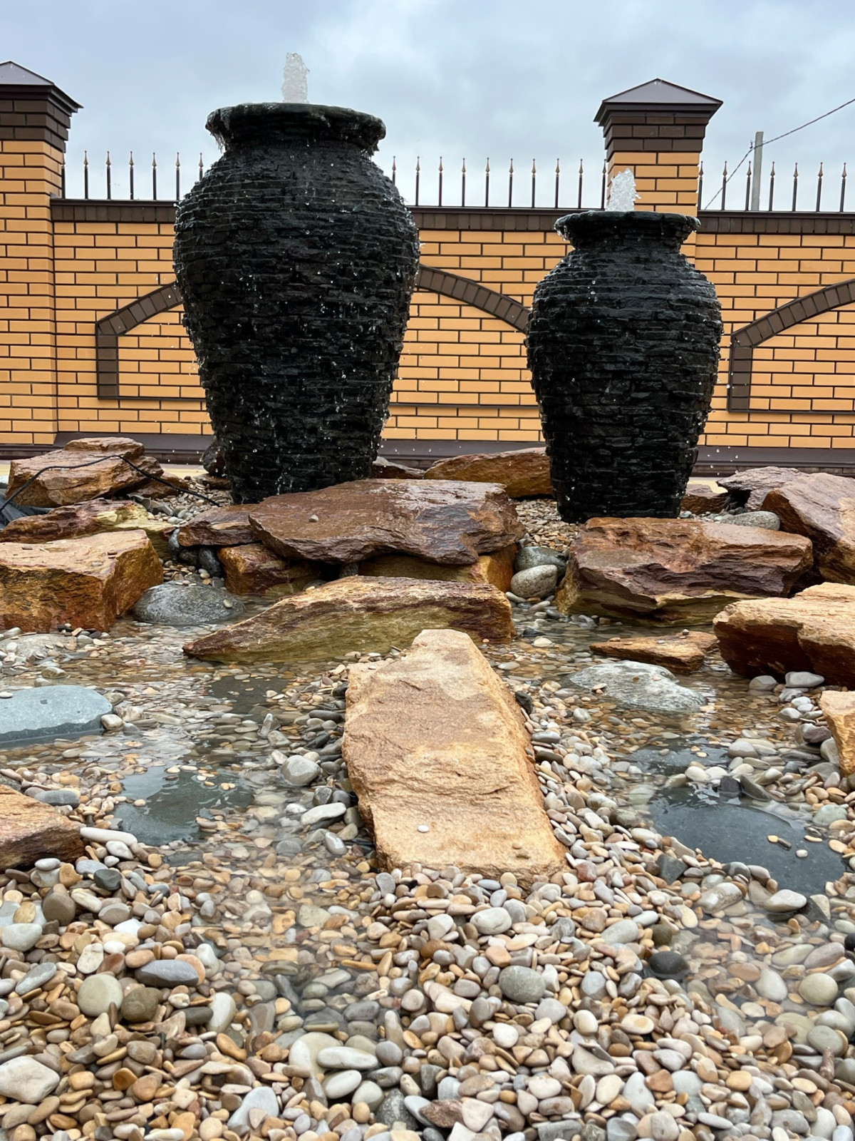 Обложка проекта: Фонтан с ручьем