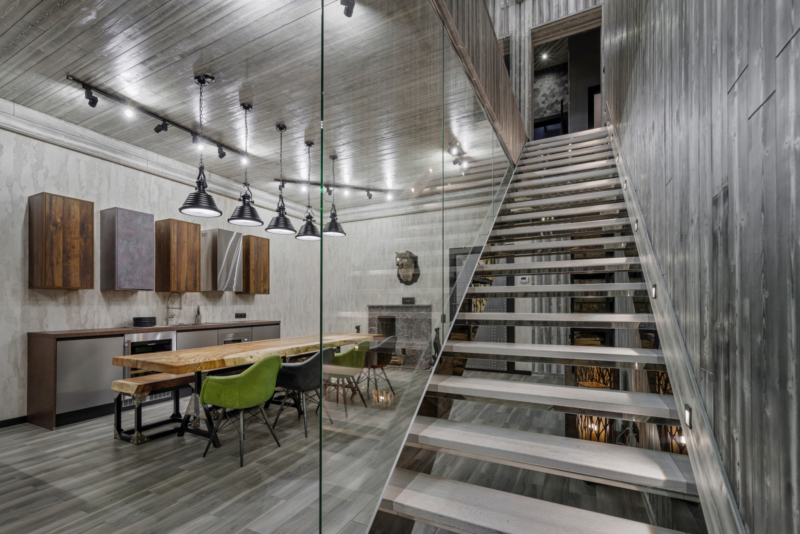 Лестница брутального гостевого дома