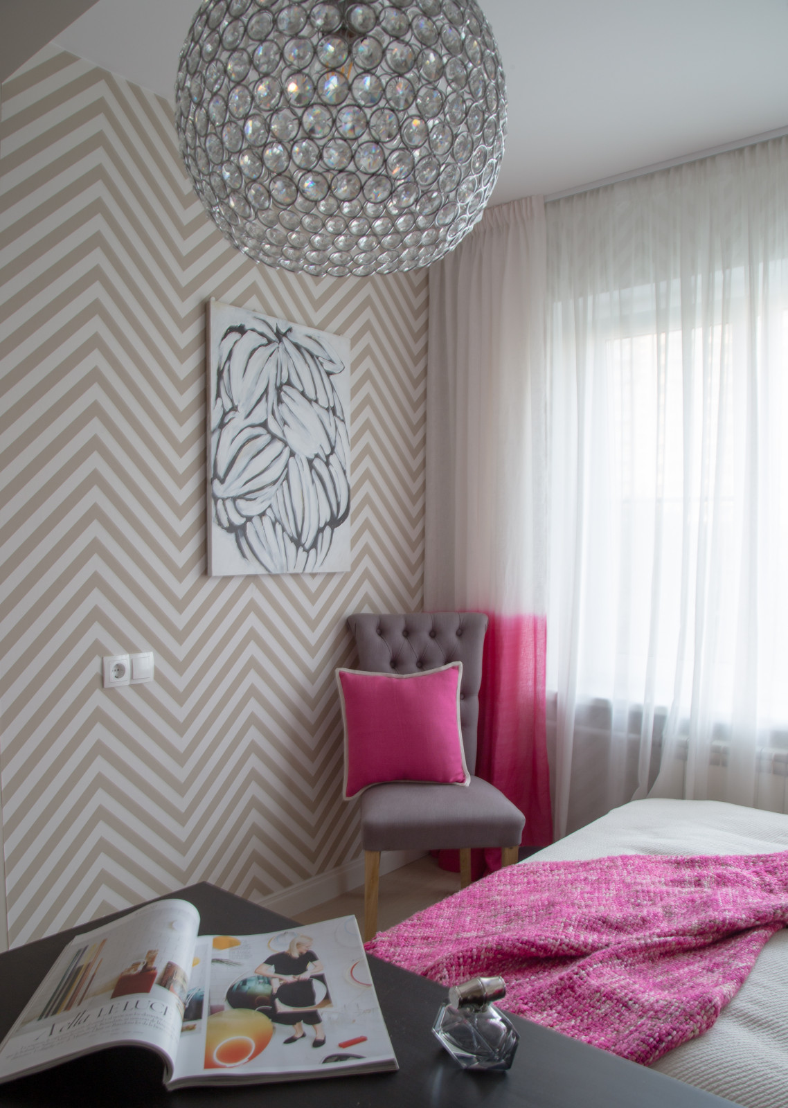 Яркая геомтерия в трехкомнатной квартире.