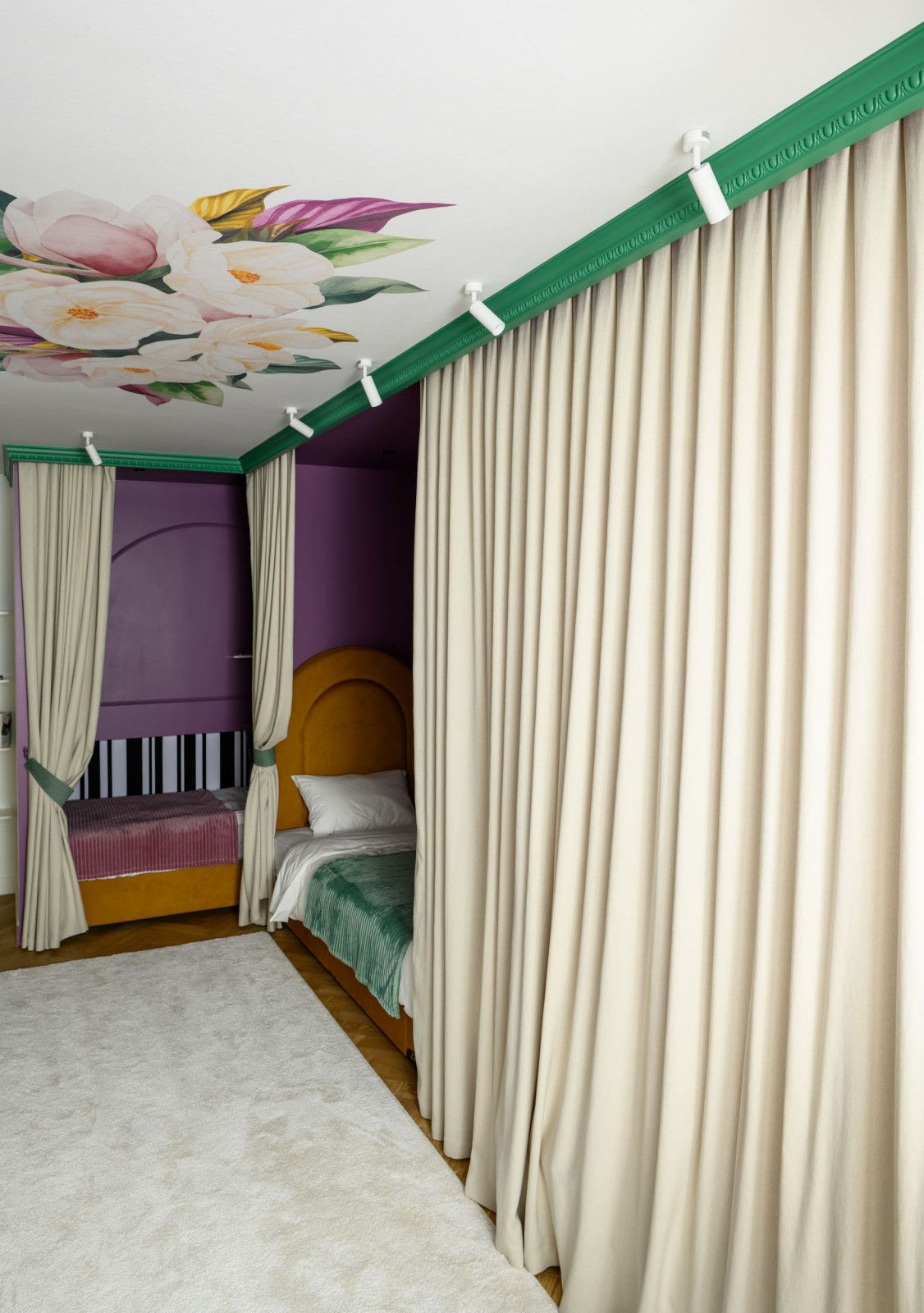 Квартирный вопрос - цветущая магнолия