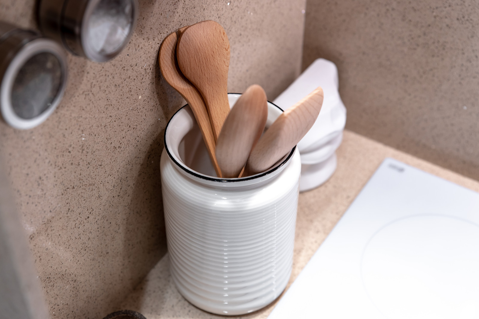 Тропическая кухня под цветком протеи