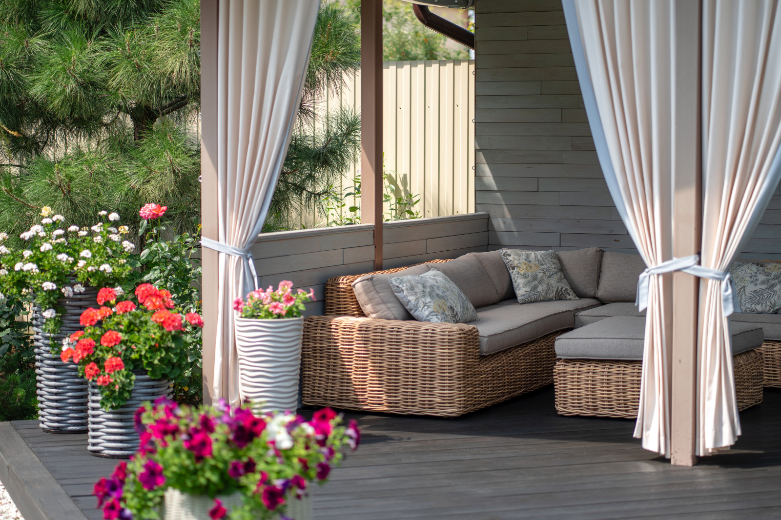 "Цветущий райский сад"