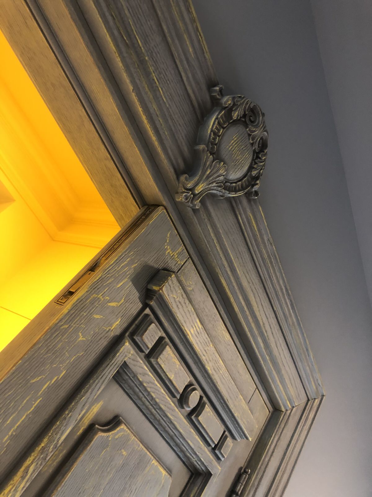 Историчсекие двери на Бронной