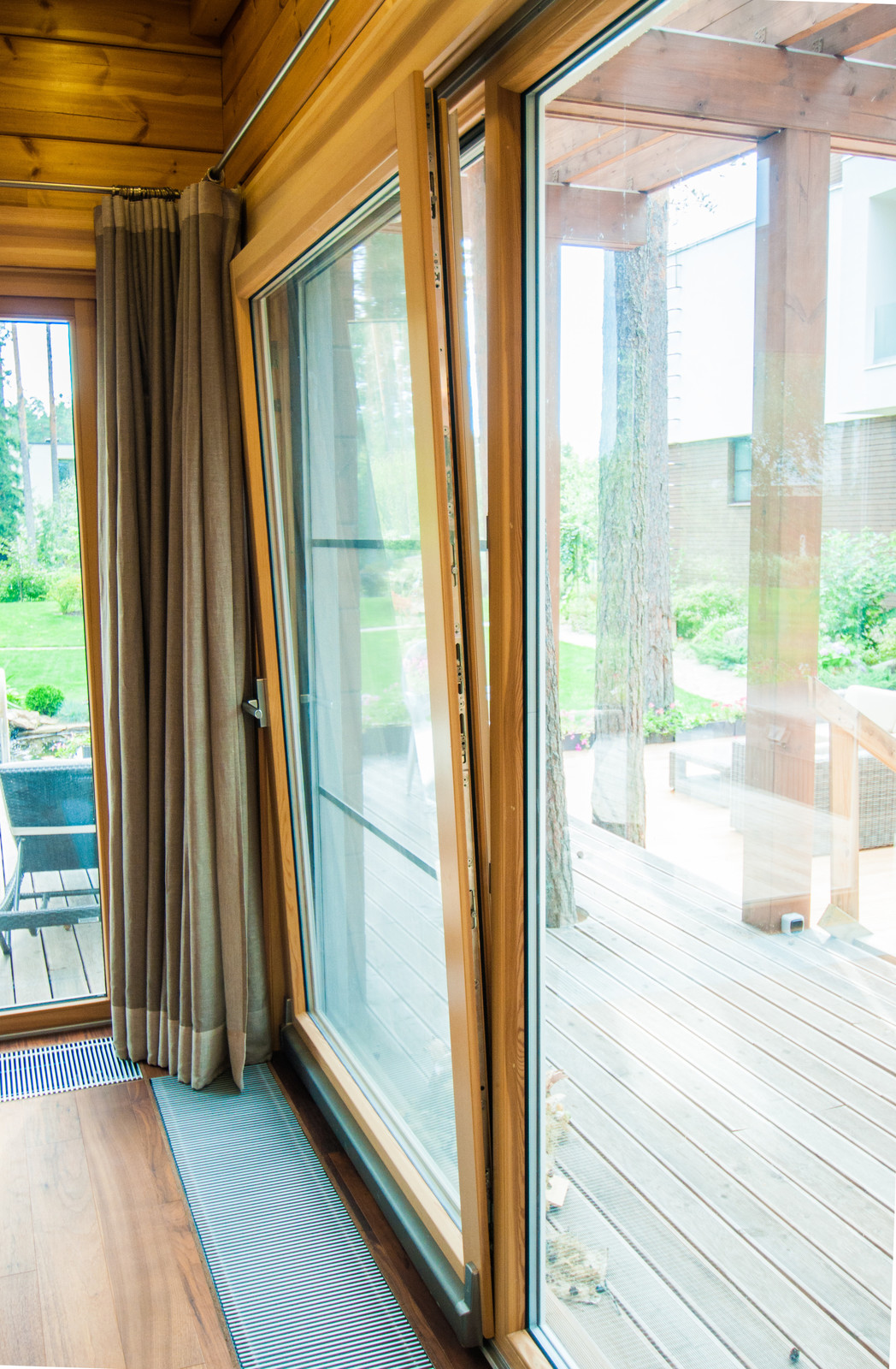 Остекление  коттеджа в Ленинградской области