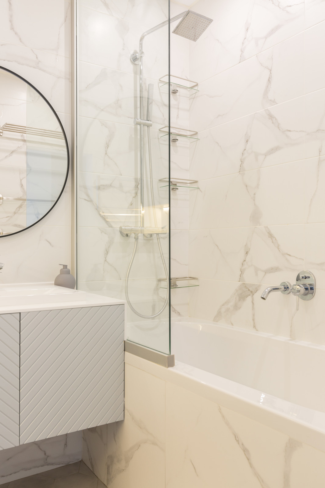 Обложка проекта: Квартира 120 м2, для молодой позитивной семьи с маленькой принцессой и её