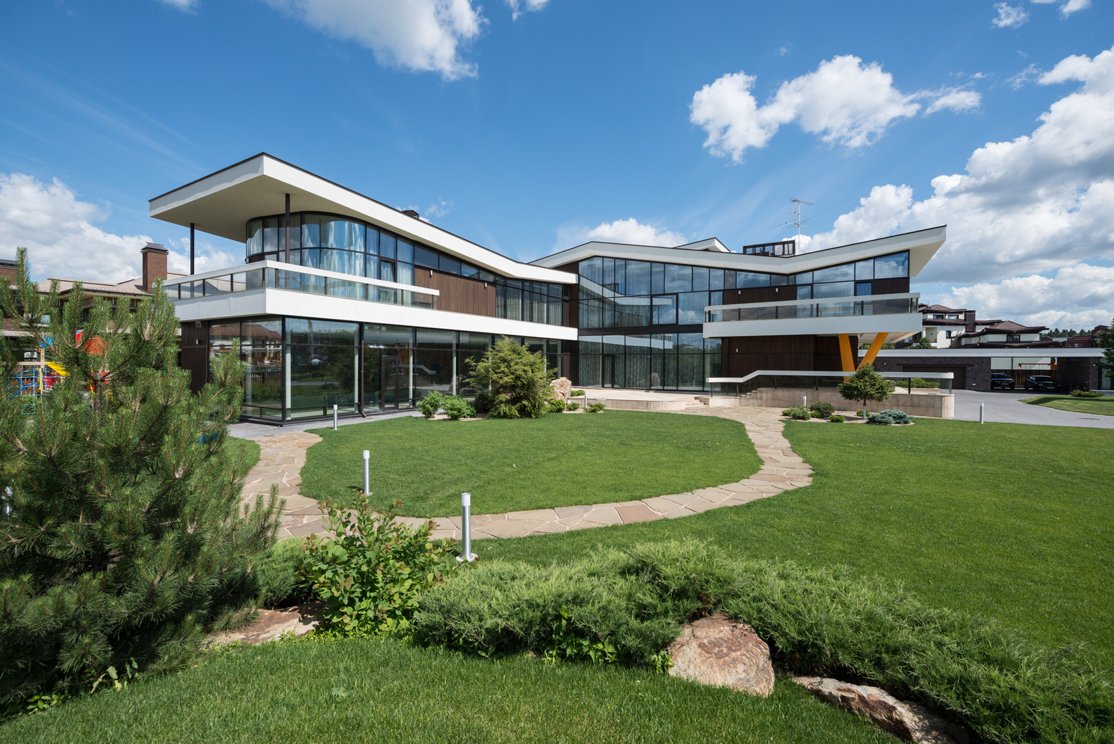 Дом "Пароход Иван Кузьмич" в коттеджном поселке "Никольская слобода"