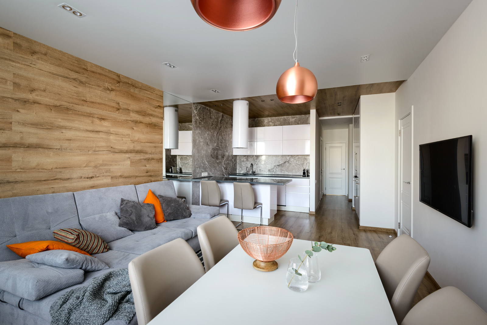 Камень и дерево в центре Сибири