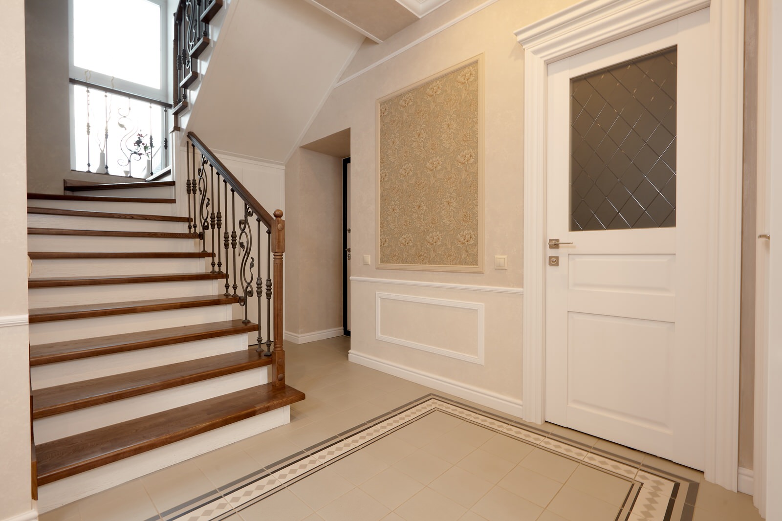 Лестница с гардеробной