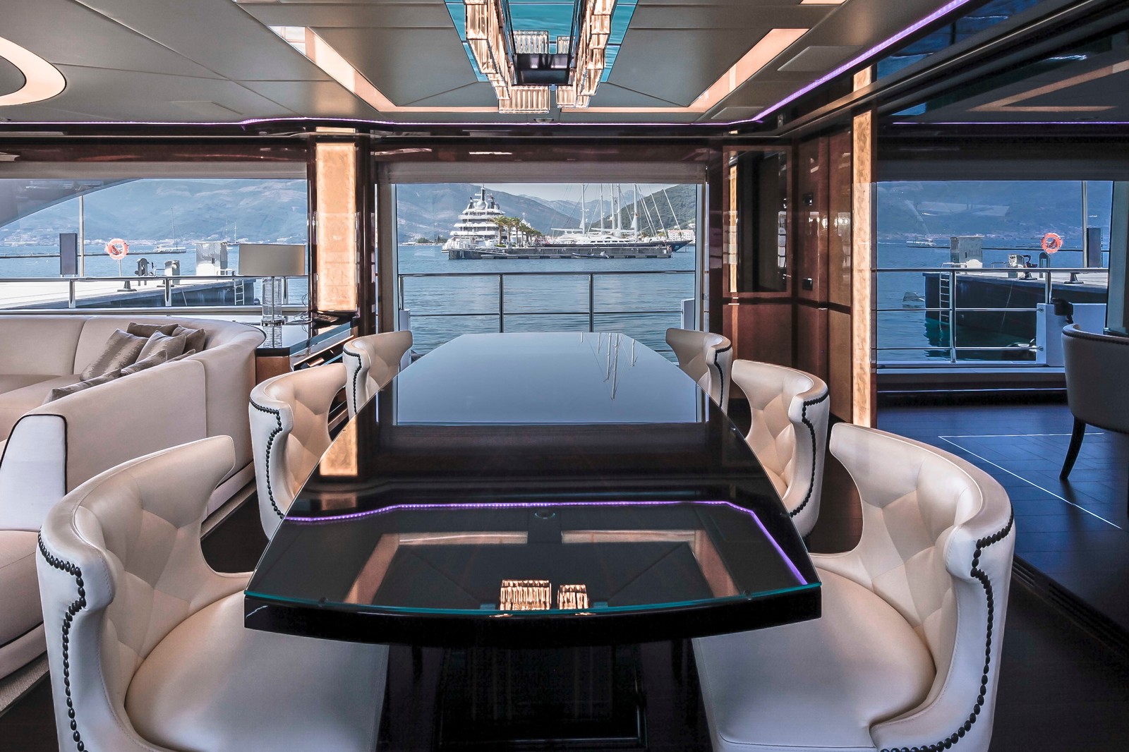 Интерьеры яхты Benetti108  "Varvara"