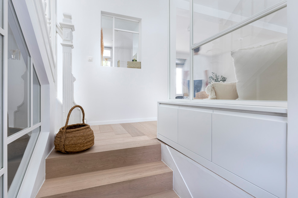 Место под лестницей: 4 проекта с остроумной планировкой