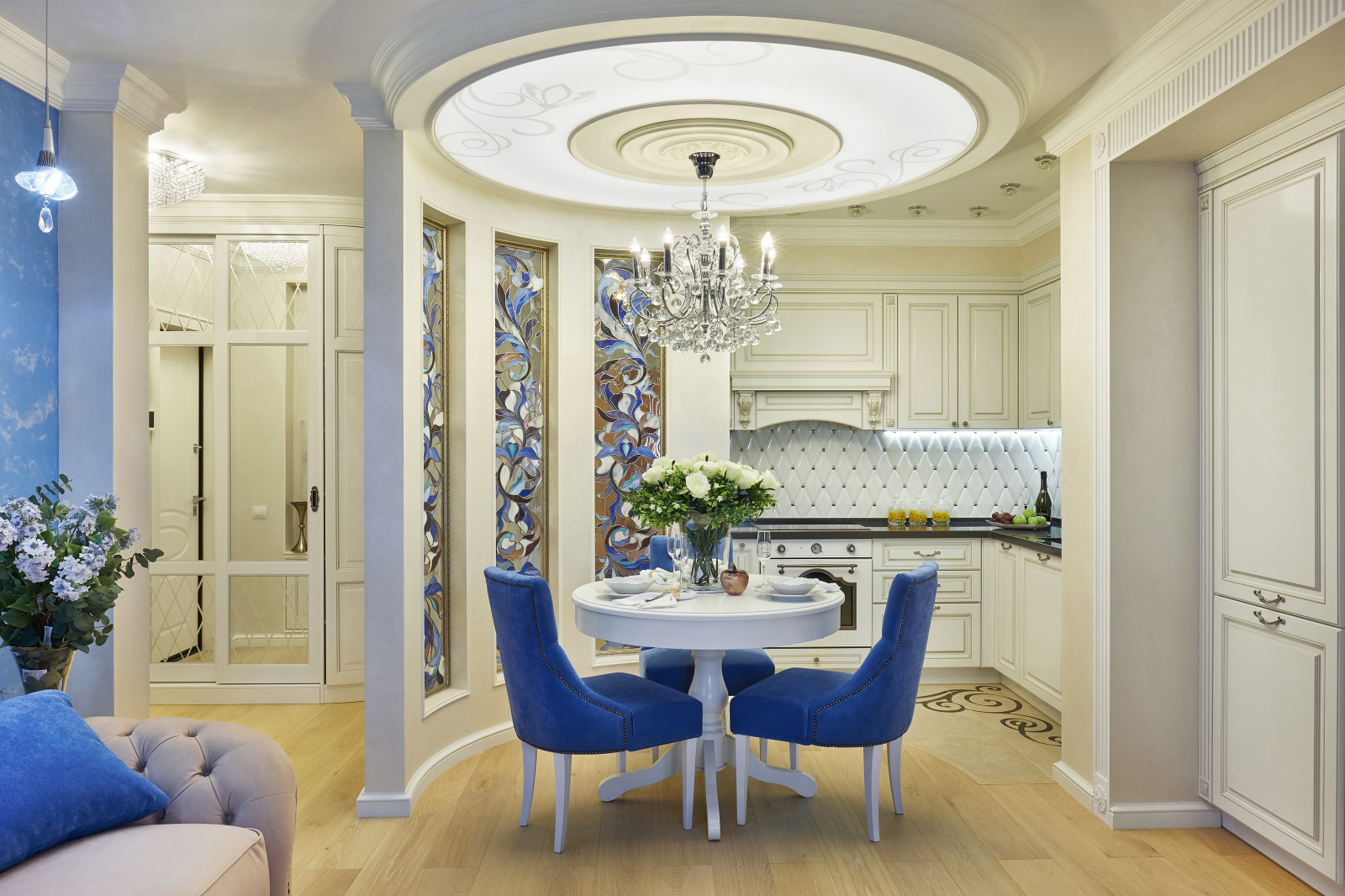 Классика в нейтральных оттенках с вкраплением "вкусных"акцентов.